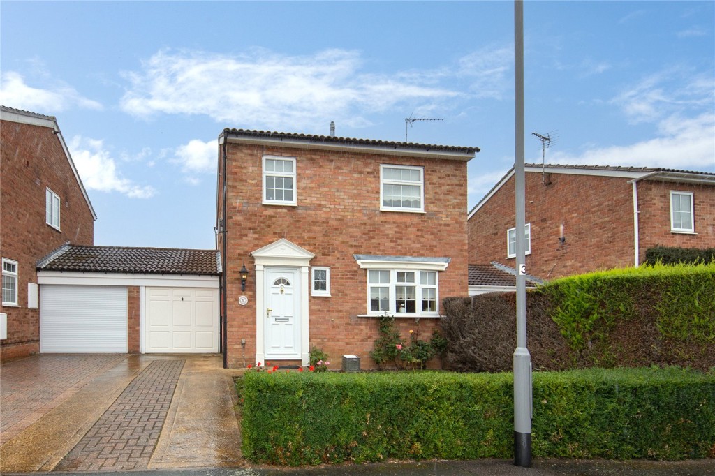 Luton Bedfordshire 3 Bedroom Link Detached House